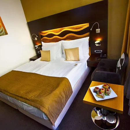 Hotel Danubia Gate 4*