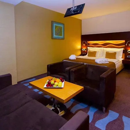 Hotel Danubia Gate 4*