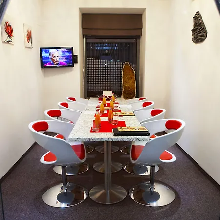 Danubia Gate Otel 4*