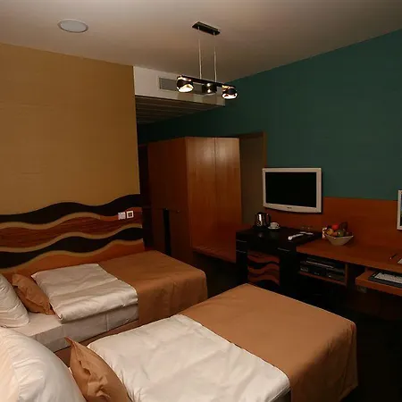 Hotel Danubia Gate 4*
